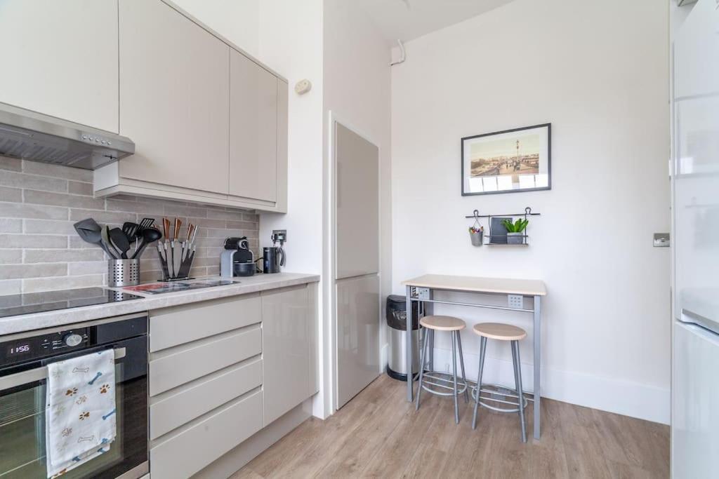 Spacious & Central 3-Bed Flat By Popular Waterloo! London Bagian luar foto